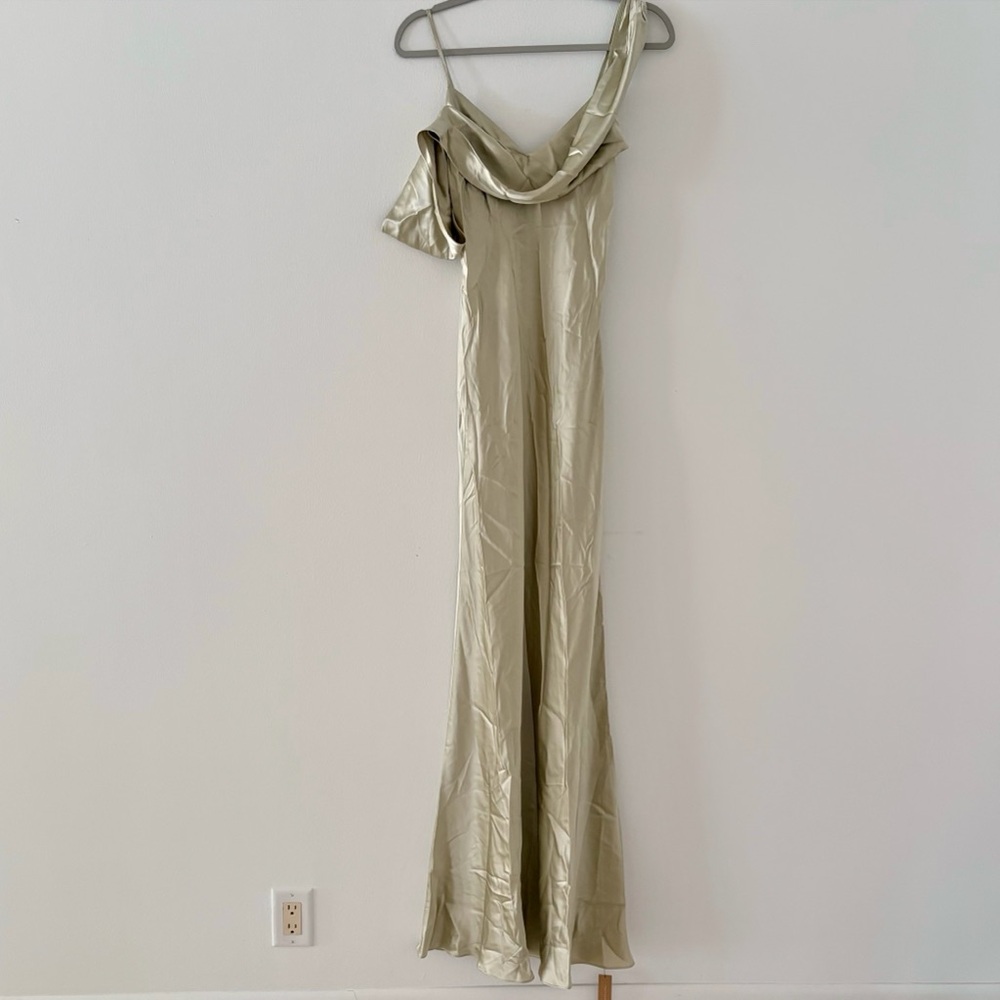 Reformation Ronda Silk Dress in Dried Herbs - Picture 3 of 9